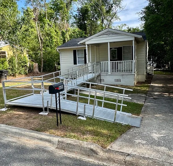 1618 Elberta Dr — Photo 2