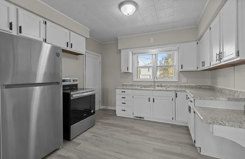3 bed, 1.0 bath, $1,199 — Photo 2
