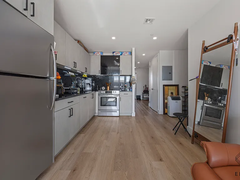 2045 Ocean Ave #805 — Photo 8