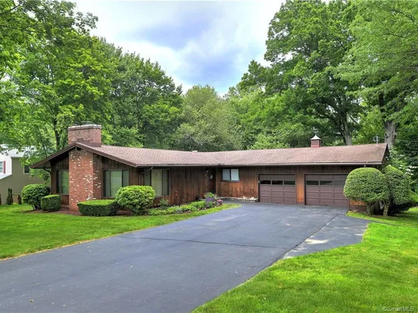 621 Schoolhouse Lane, Orange, CT 06477