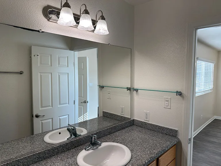 Pointe Pacific Apartment Homes — Photo 26