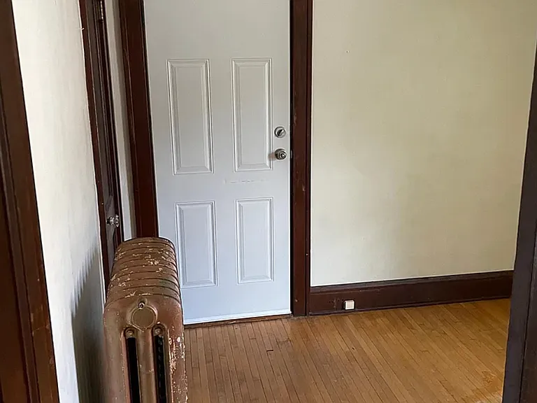 949 Margaret St — Photo 11