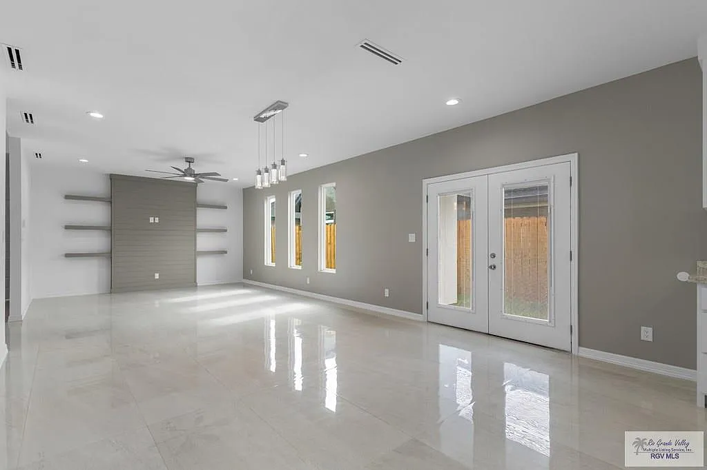 3 bed, 2.5 bath, 1812 sqft, $2,400 — Photo 4