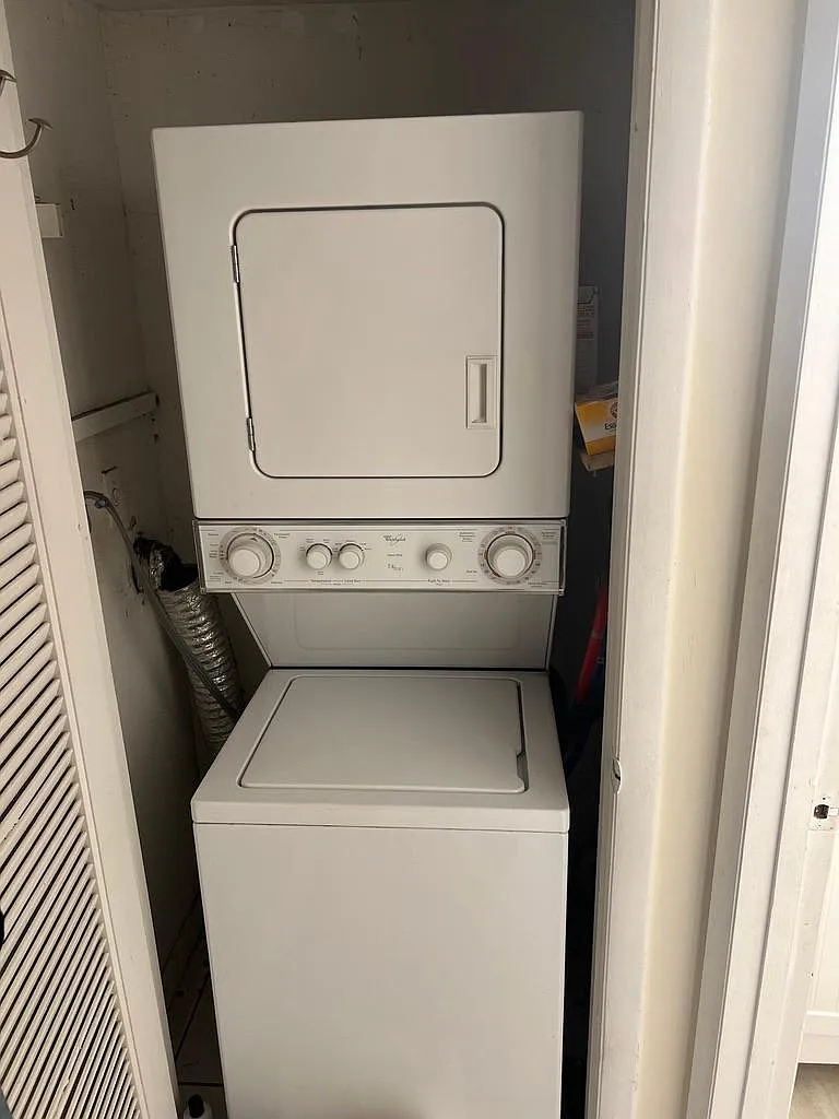 1 bed, 838 sqft, $2,100 — Photo 3