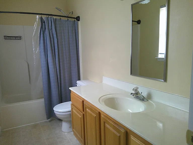 209 Ingram St E — Photo 17