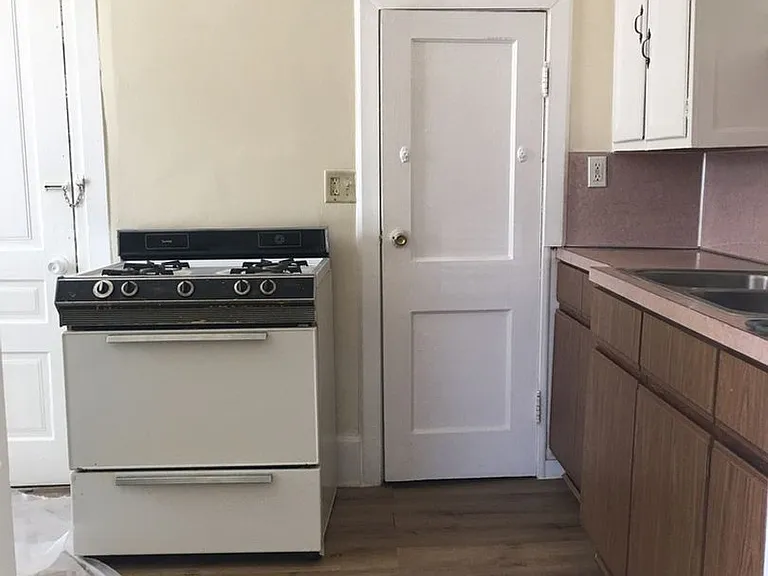 225 W Washington Ave — Photo 5