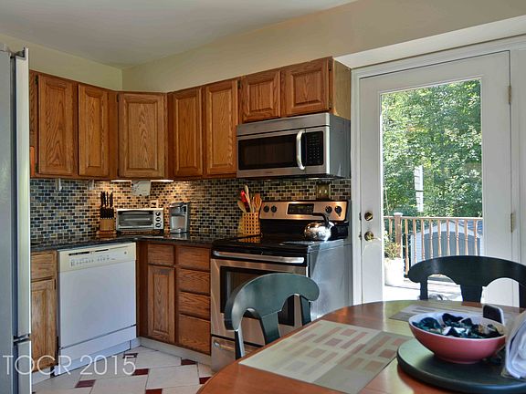 5th image of 70 Cedar Tree Dr