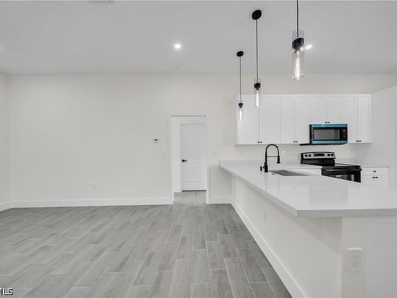 5th image of 707 Randall Ave