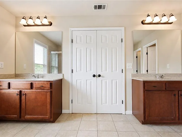 5817 Park Point — Photo 44