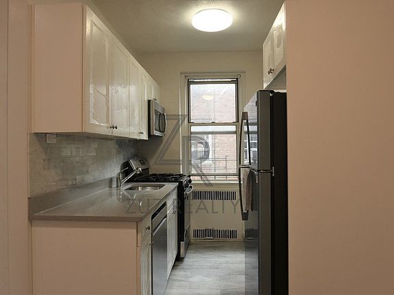 4th image of 402 Ocean Pkwy #B405