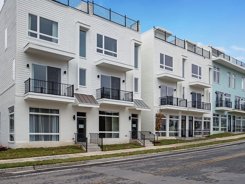 1st image of 339 Douglas Ave #1
