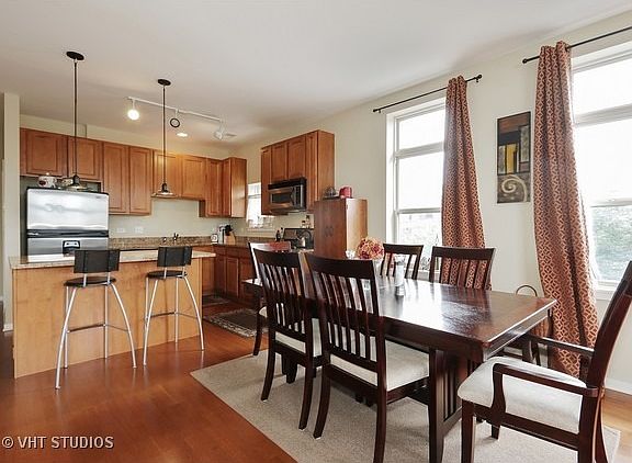 5th image of 2143 W Wellington Ave Unit 301