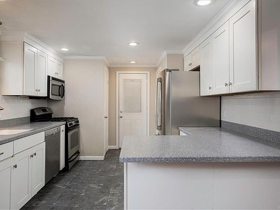 5th image of 107 Hamilton Dr