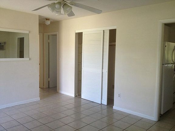 3rd image of 831 Crawford St