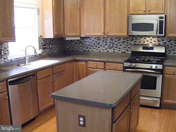 2nd image of 16877 Sea Lawn Pl