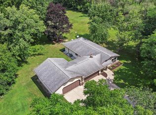 S82W31460 Section Rd, Mukwonago, WI 53149
