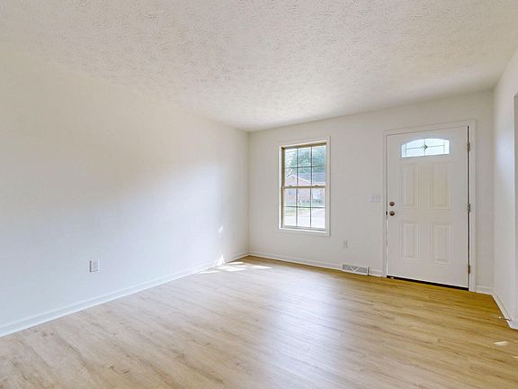 4th image of 1007 Linden St