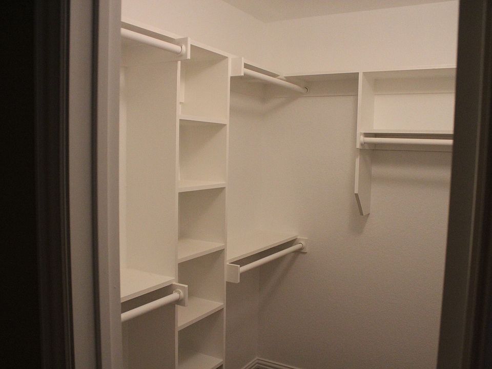 Walk in closet Master bedroom