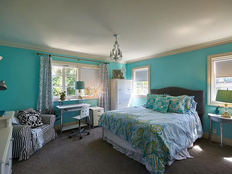 Queen bedroom