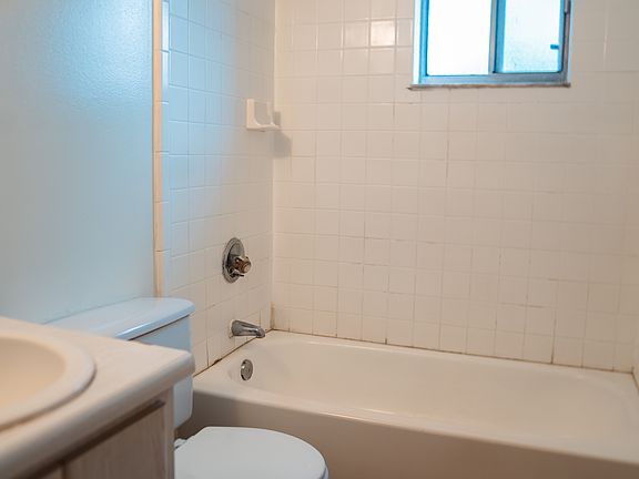 4th image of 218 S Rossiter St #218
