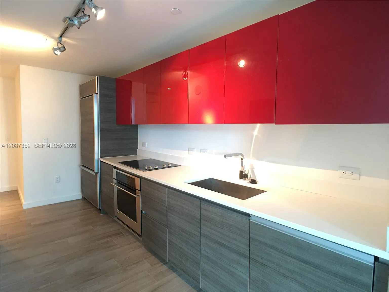 1100 Millecento Residence — Photo 2