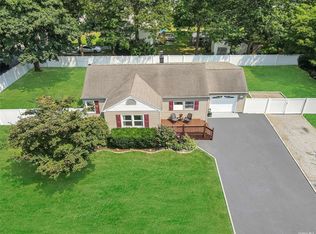 133 Mayfield Dr, Mastic Beach, NY 11951