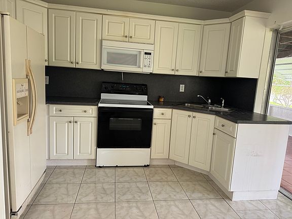 3rd image of 2702 NW 51st Pl