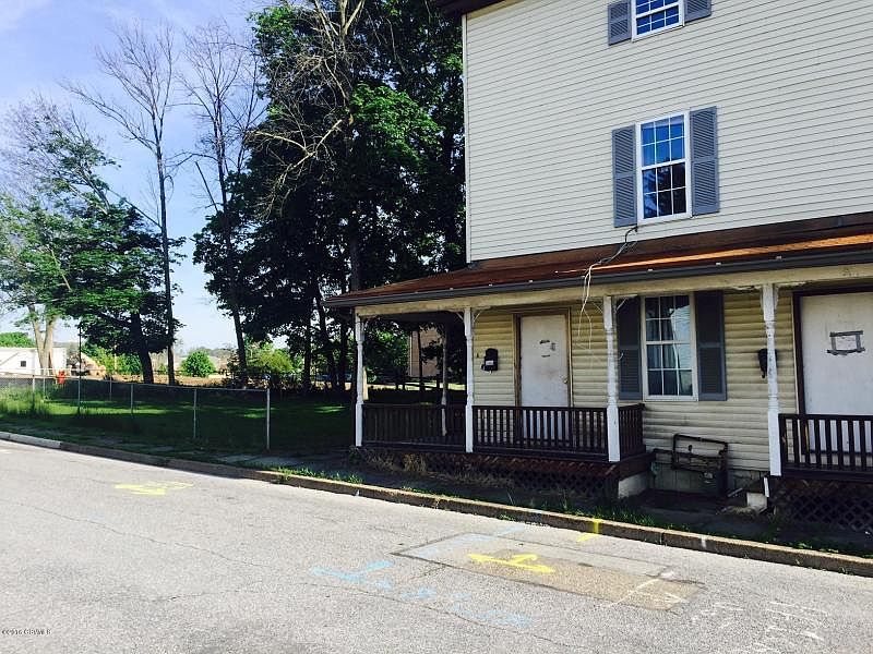 2nd image of 6-8 E Snyder St