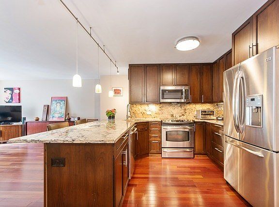 5th image of 777 N Michigan Ave APT 909