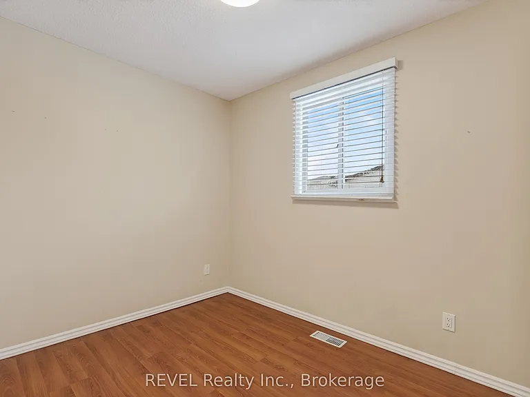 6166 Wildrose Cres #UPPER — Photo 17