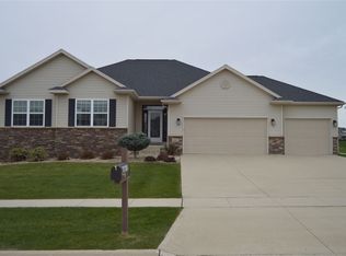 1805 Quail Ridge Rd, Cedar Falls, IA 50613
