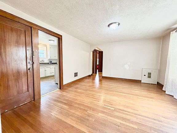 3rd image of 145 Whitehall Ave Floor 2