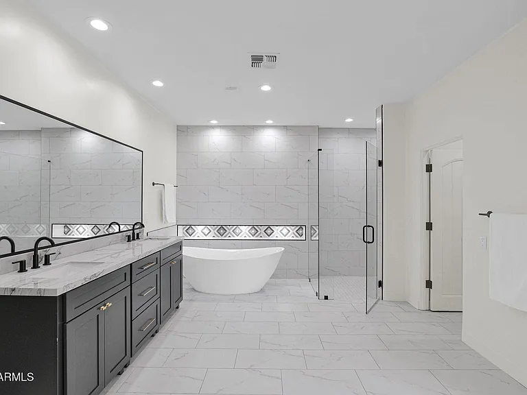 6834 E Belmont Cir — Photo 27