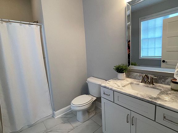 5th image of 512 Maryland Ave #101