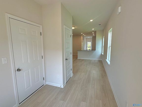 3rd image of 7213 Fox Glen Cir SE