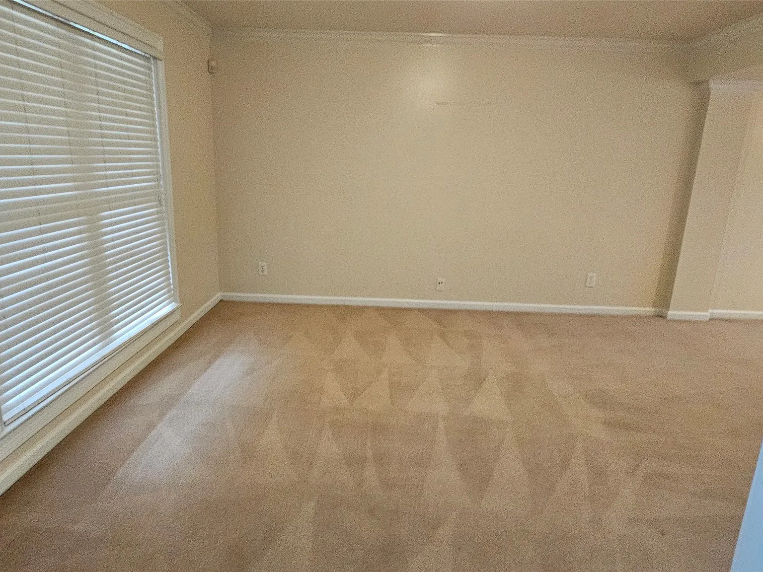 3 bed, 2.5 bath, 2089 sqft, $2,000 — Photo 3