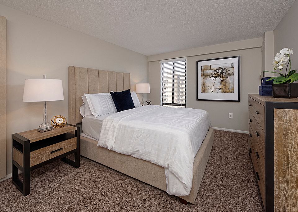 PLATINUM upgrade spacious bedroom with a large window