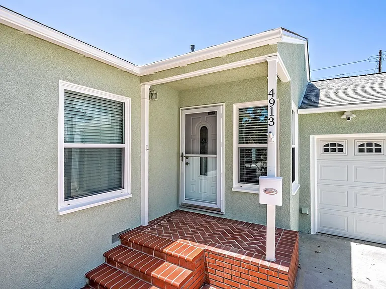 4913 Premiere Ave — Photo 2