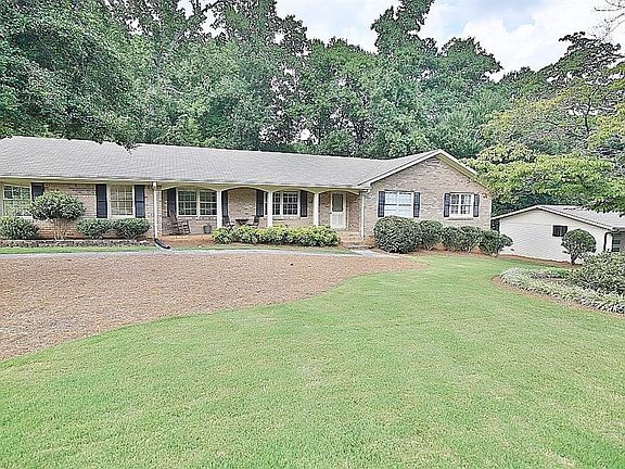 2nd image of 365 Willowbrook Dr SE