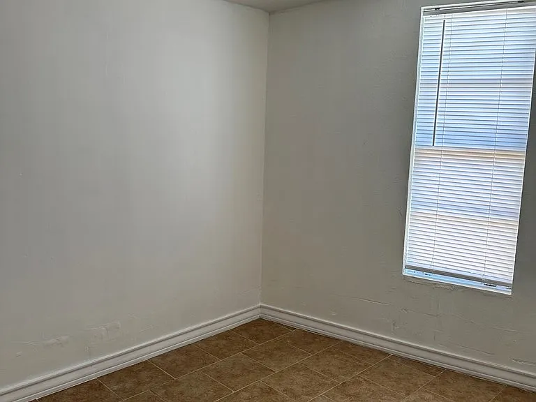 1405 S Baird St #C — Photo 6