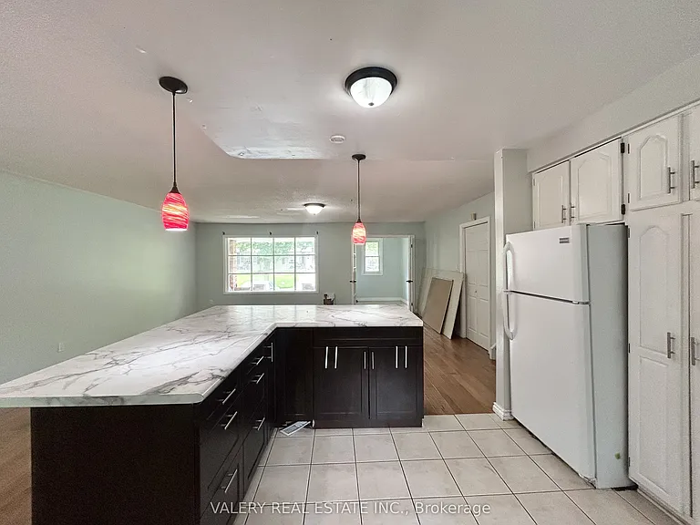 63 Paperbirch Cres #A — Photo 3