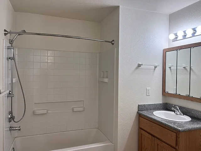 107 Blackburn St #2 — Photo 5