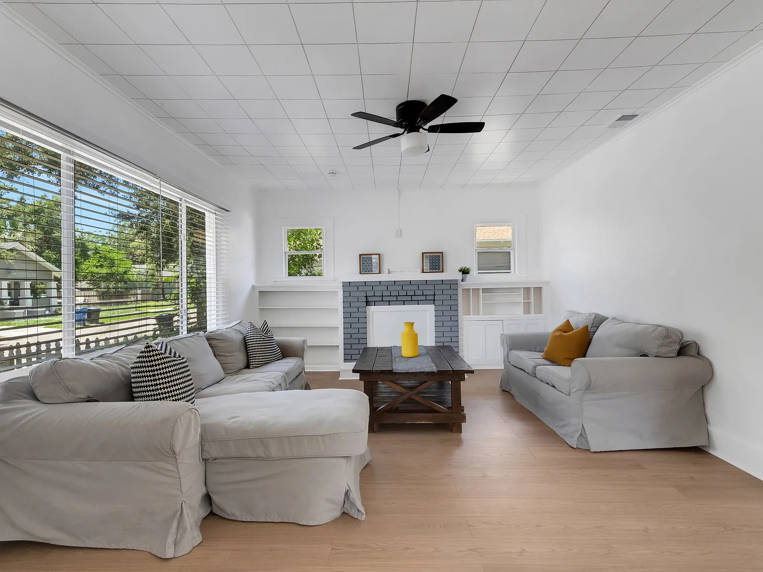 3 bed, 1160 sqft, $2,700 — Photo 3