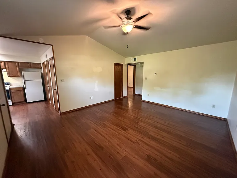 2632 W C St — Photo 3