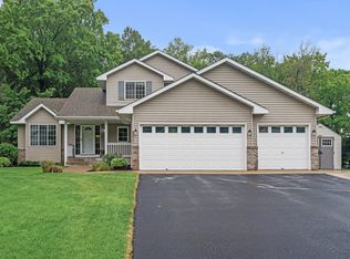 8010 Woodhill Dr, Rockford, MN 55373