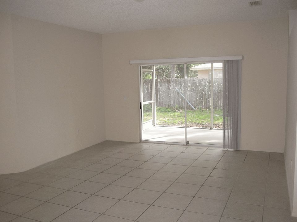 1st image of 4009 Lancaster Dr Unit 19