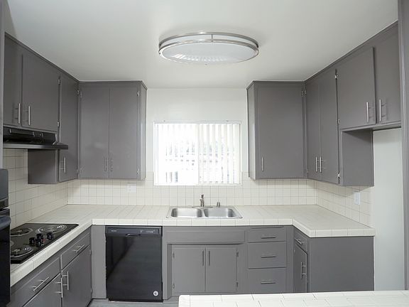 2nd image of 11220 Moorpark St #201