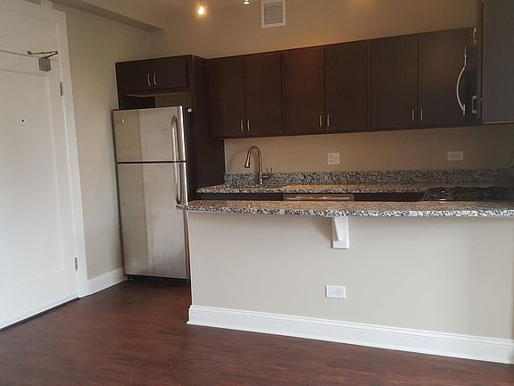 3rd image of 432 W Belmont Ave APT 402