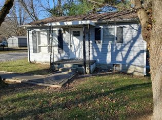 1110 N Walnut St, Westmoreland, TN 37186