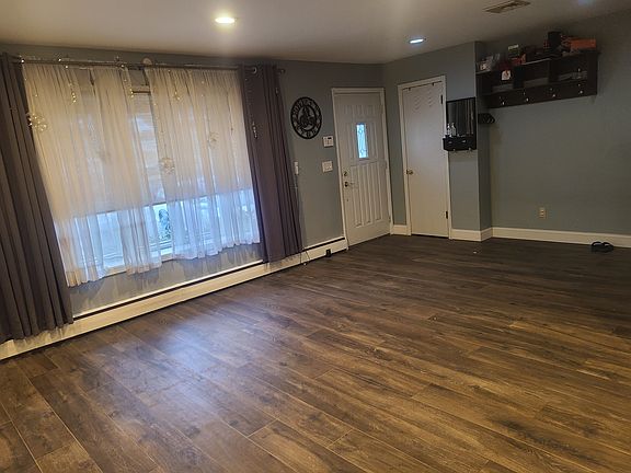 2nd image of 2401 Rossett St